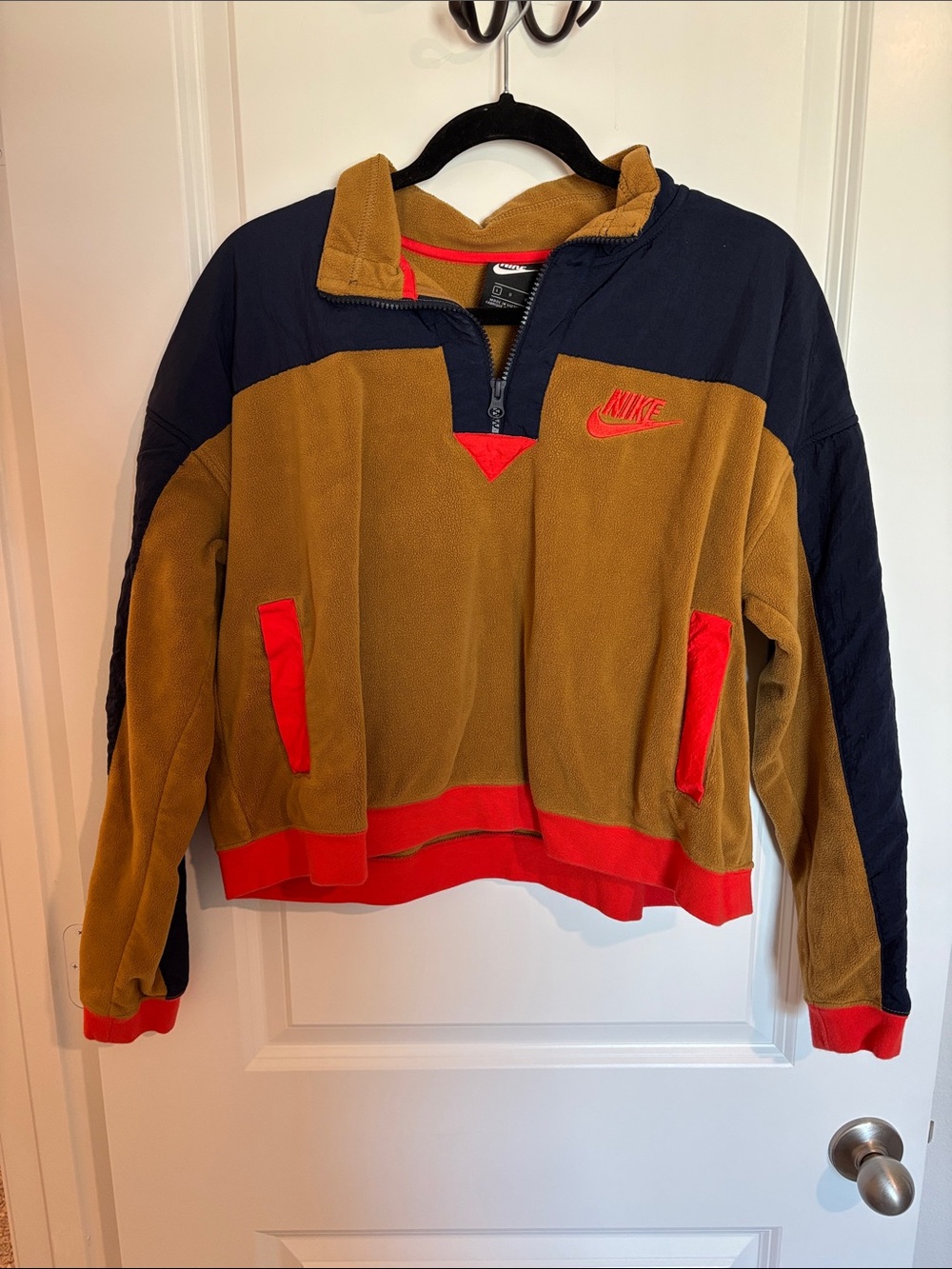 Nike Colorblock Fleece cropped Pullover – Brown, Navy & Red Accents